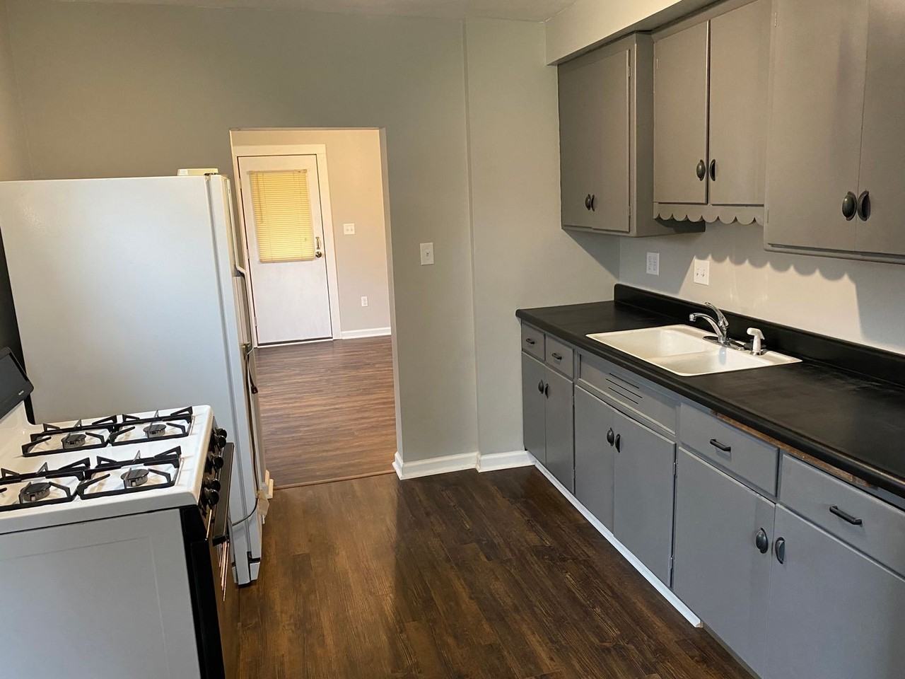 919 Lincoln St - Photo 3 of 13