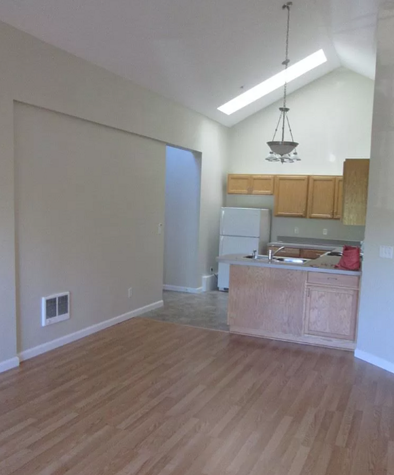 55 N Lincoln Aly - Photo 2 of 9