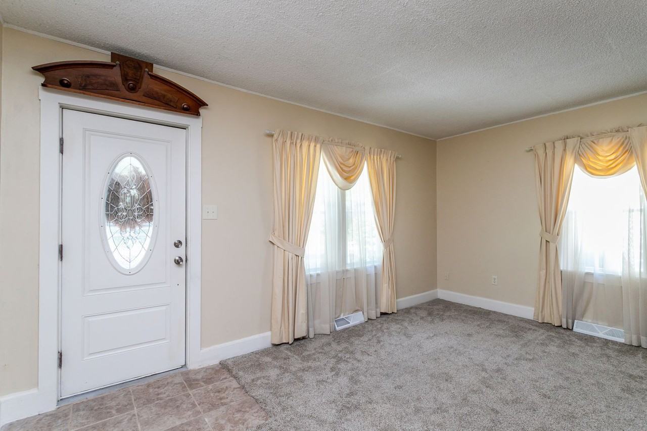 812 Again St - Photo 5 of 20