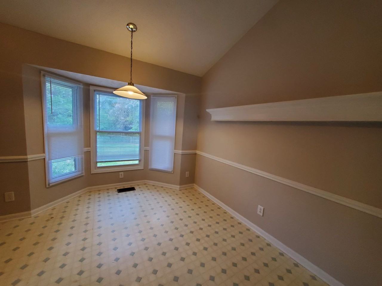 700 Megan Ct - Photo 4 of 14