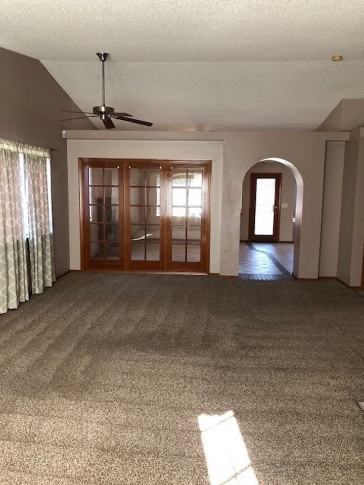 980 Lakewood Dr - Photo 5 of 16