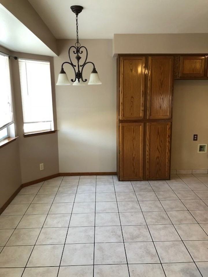 980 Lakewood Dr - Photo 6 of 16