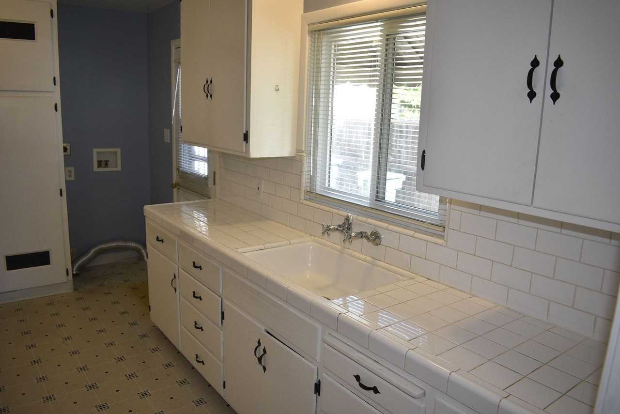 3207 58th St - Photo 2 of 11