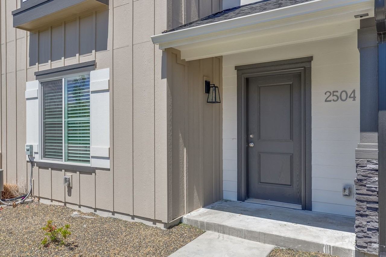 2504 E Blue Tick St - Photo 2 of 22