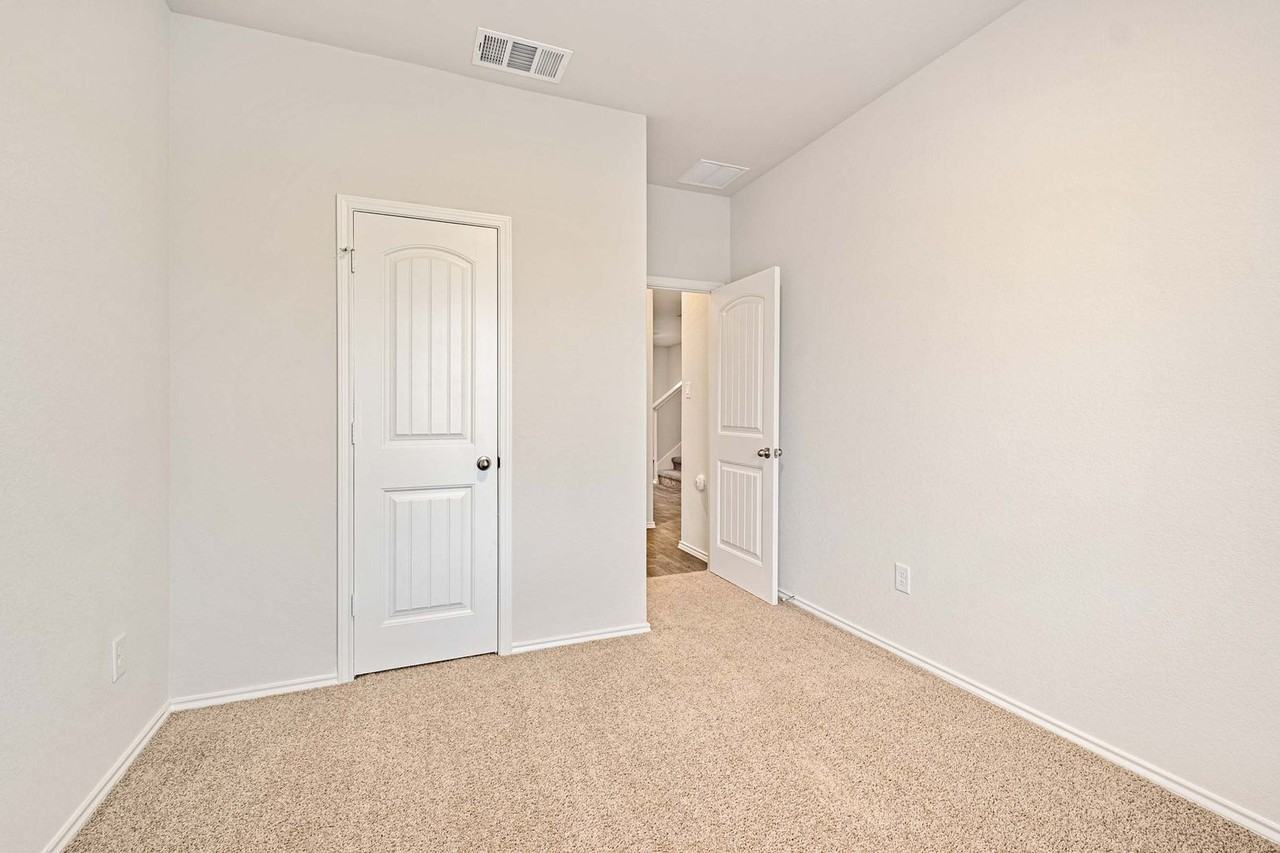 204 Lily Pond Trl - Photo 6 of 29