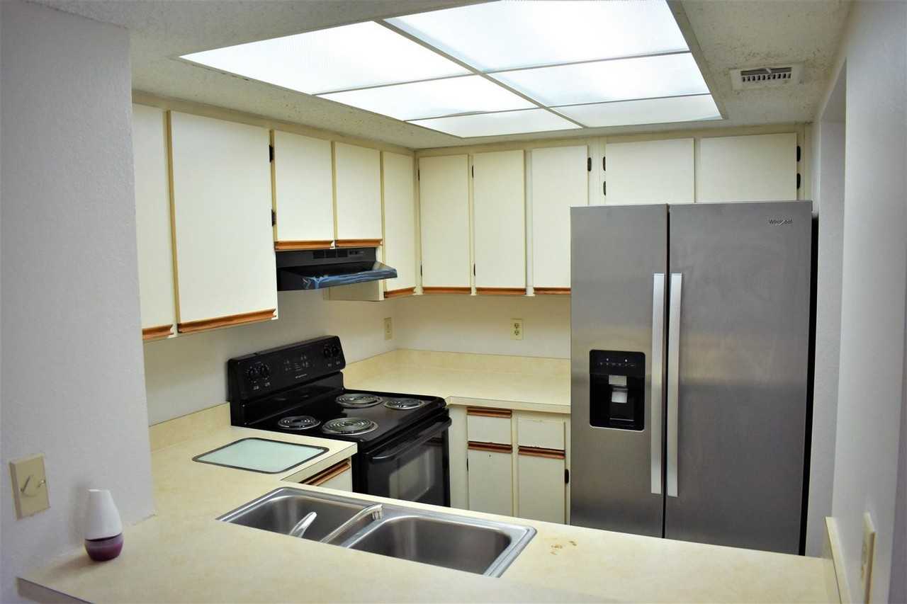 1534 1534 SE Royal Green Circle F 201 - Photo 3 of 7