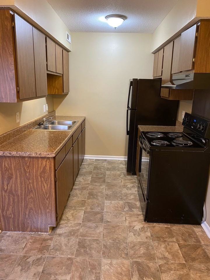215 S Ivy Ln - Photo 3 of 10