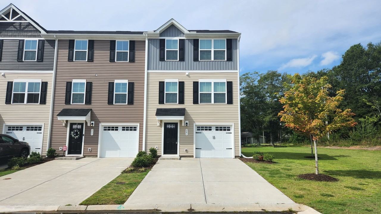 241 Coldwater Creek Ct - Photo 2 of 24