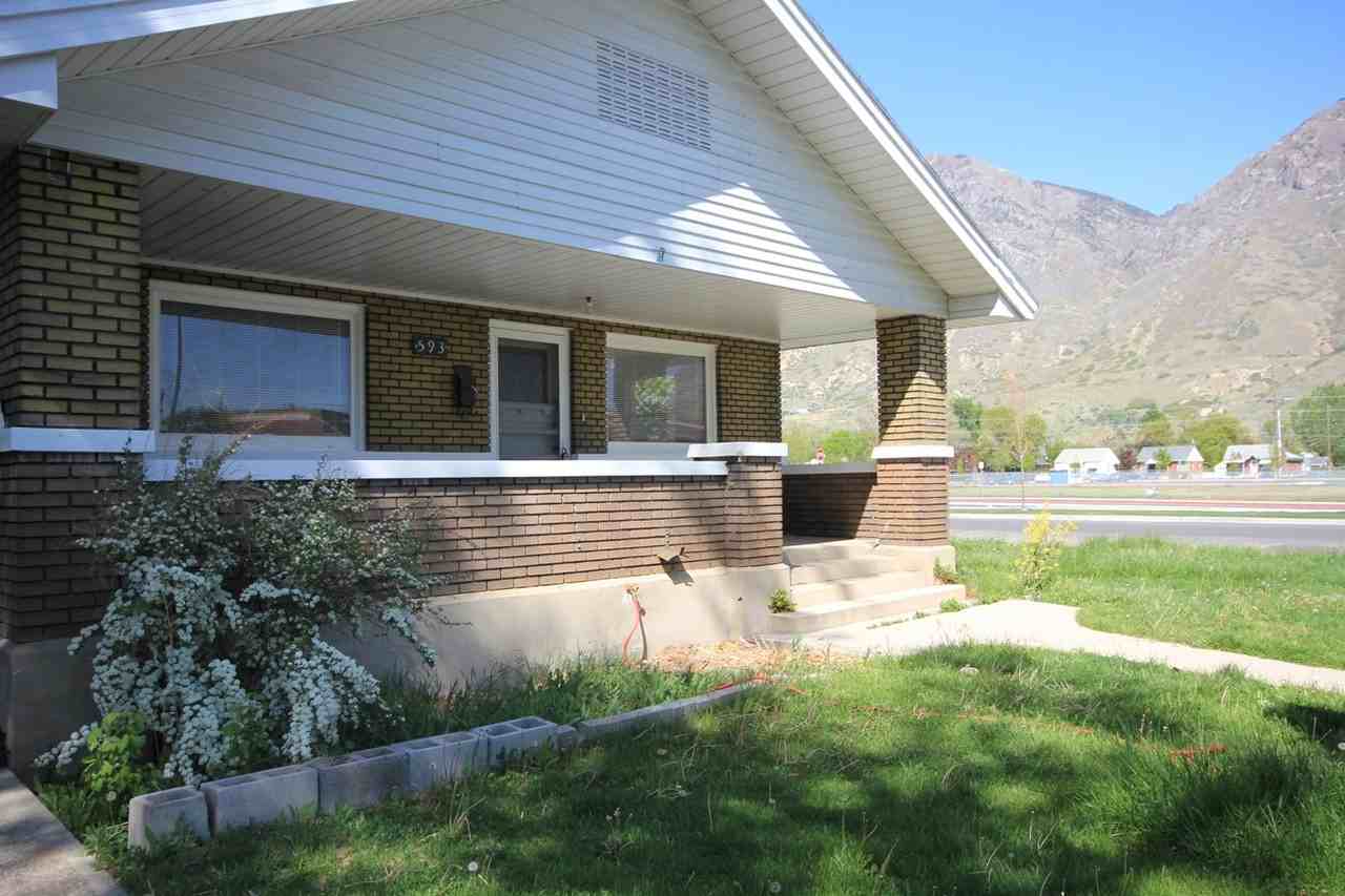 593 E 100 N - Photo 2 of 29