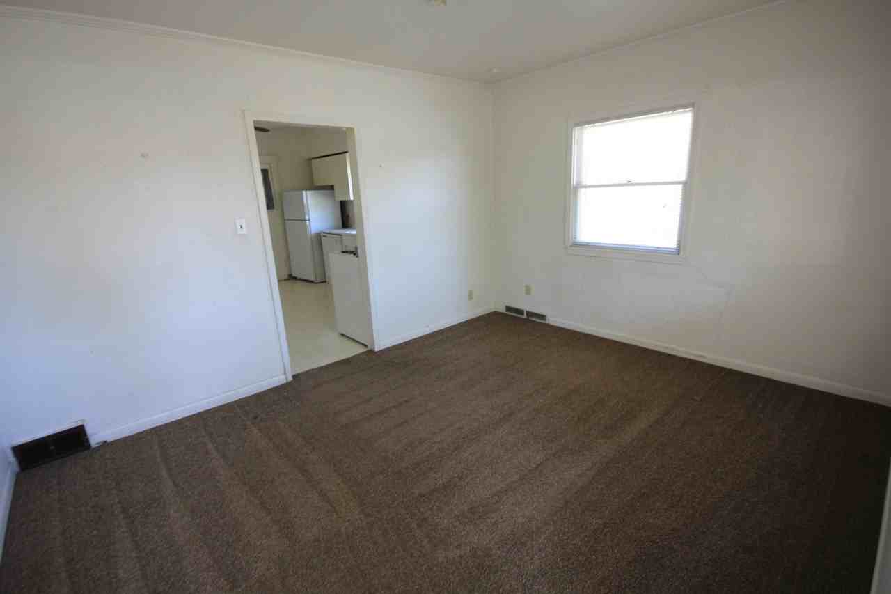 593 E 100 N - Photo 3 of 29