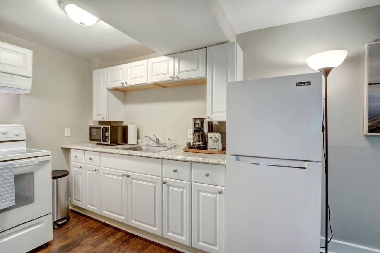501 E Charlton St - Photo 6 of 9