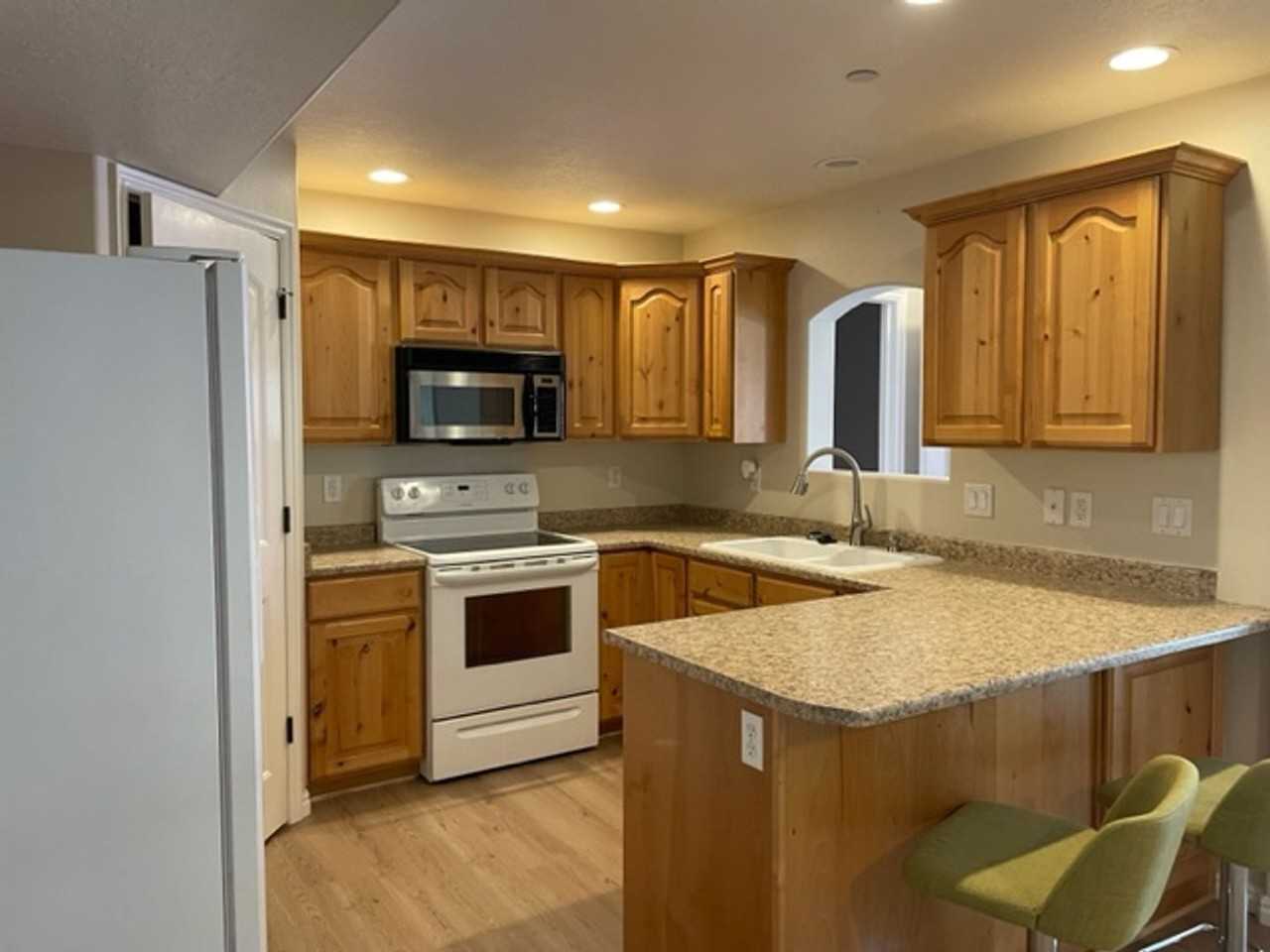 956 W 580 S - Photo 2 of 11