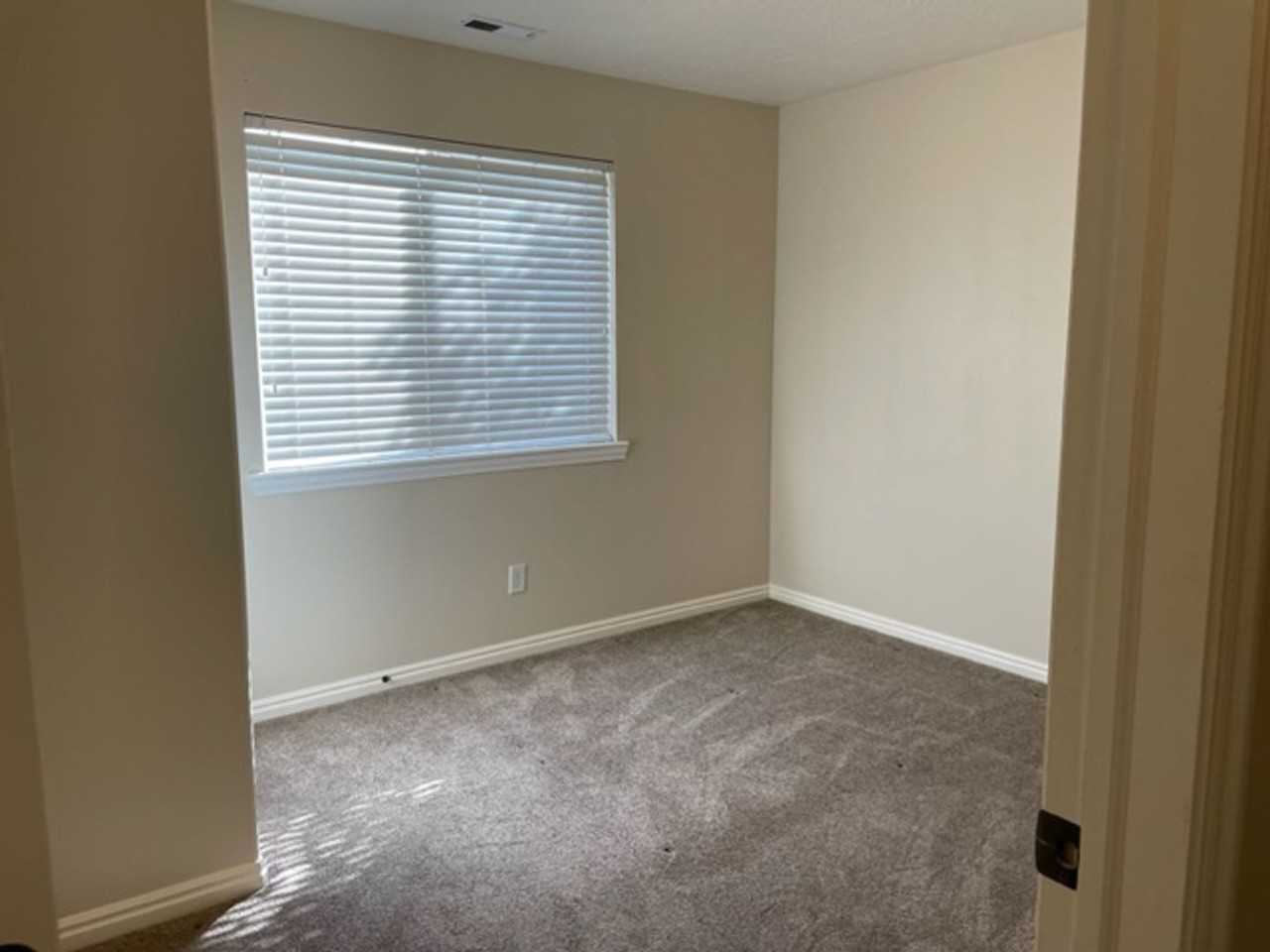 956 W 580 S - Photo 5 of 11