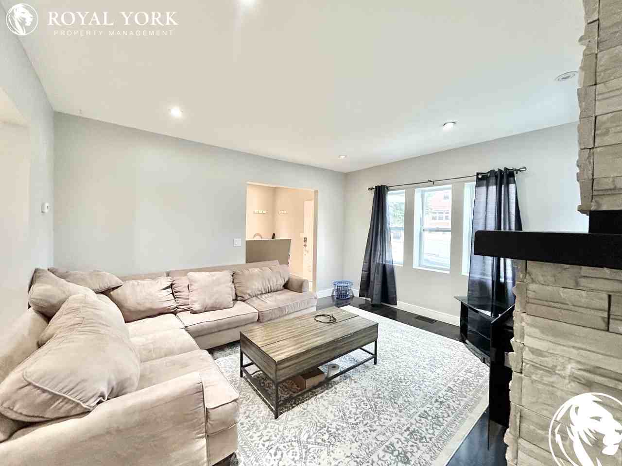 1220 Brock Street, Windsor, Ontario N9C 2S6 Apartments 220 Brock St