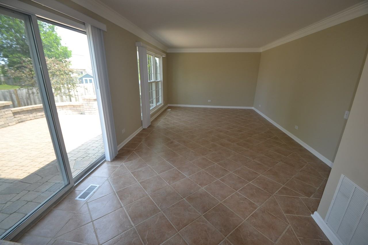 960 Annandale Dr - Photo 2 of 5