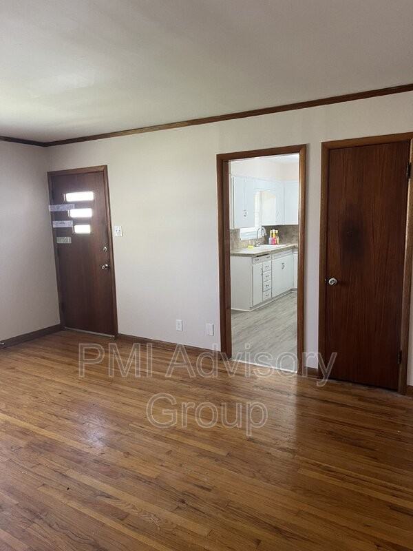 3605 Sw 9th St - Photo 2 of 7