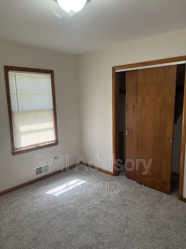 3605 Sw 9th St - Photo 3 of 7