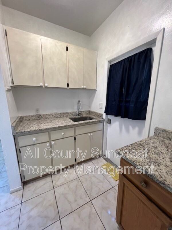 4527B 4527 - Photo 3 of 11