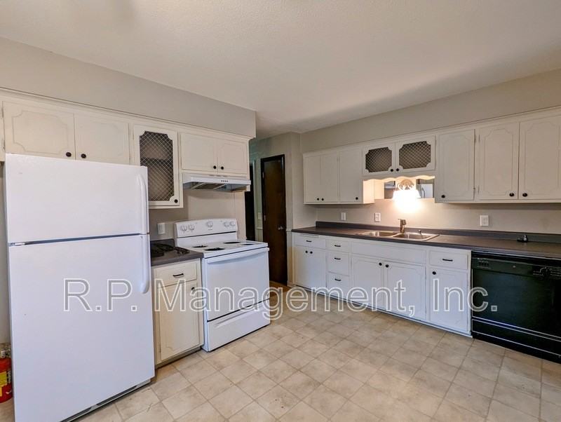 5117 Washington St Ne - Photo 5 of 14