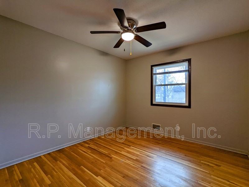 5117 Washington St Ne - Photo 6 of 14