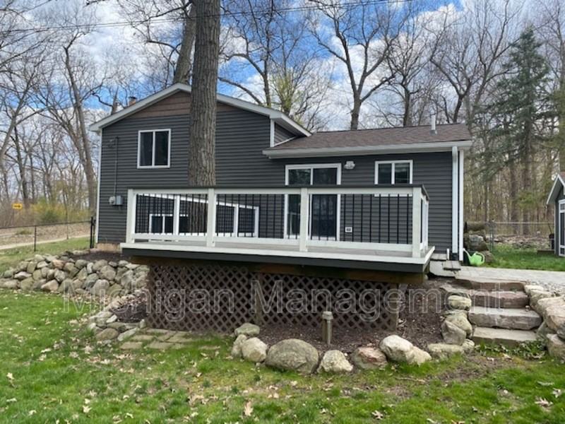 5351 Grass Lake Rd - Photo 2 of 34