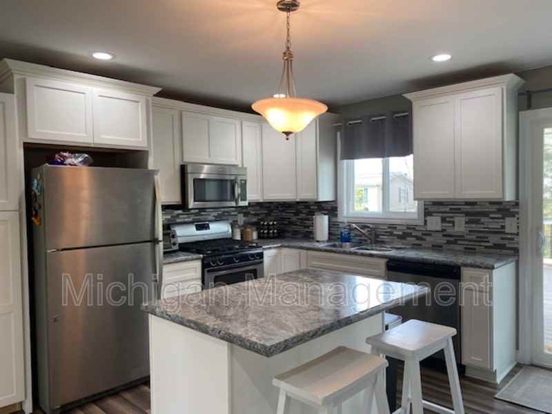 5351 Grass Lake Rd - Photo 3 of 34