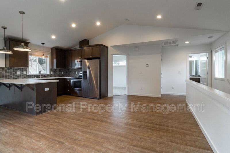 3308 E 24th Cir - Photo 4 of 10