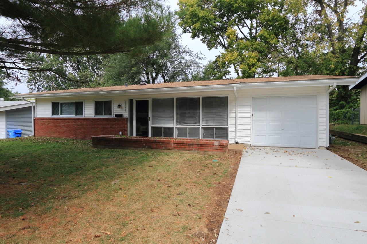 2385 Allen Dr - Photo 2 of 20