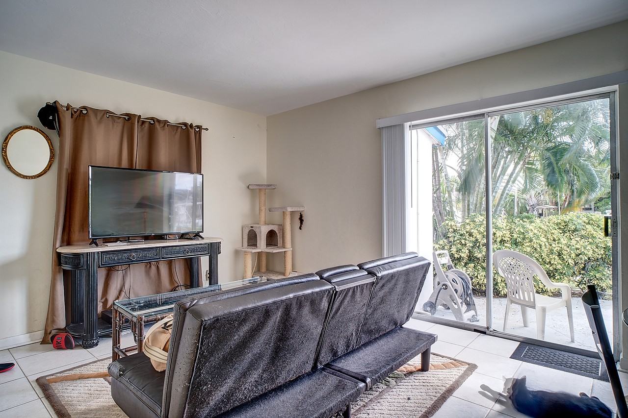 3860 Northeast 23rd Avenue - Photo 3 of 17