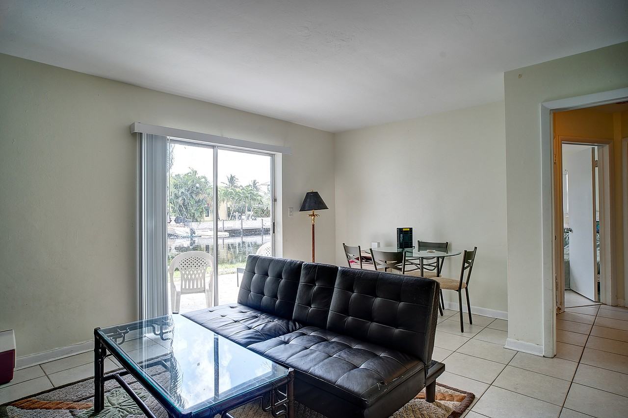 3860 Northeast 23rd Avenue - Photo 4 of 17