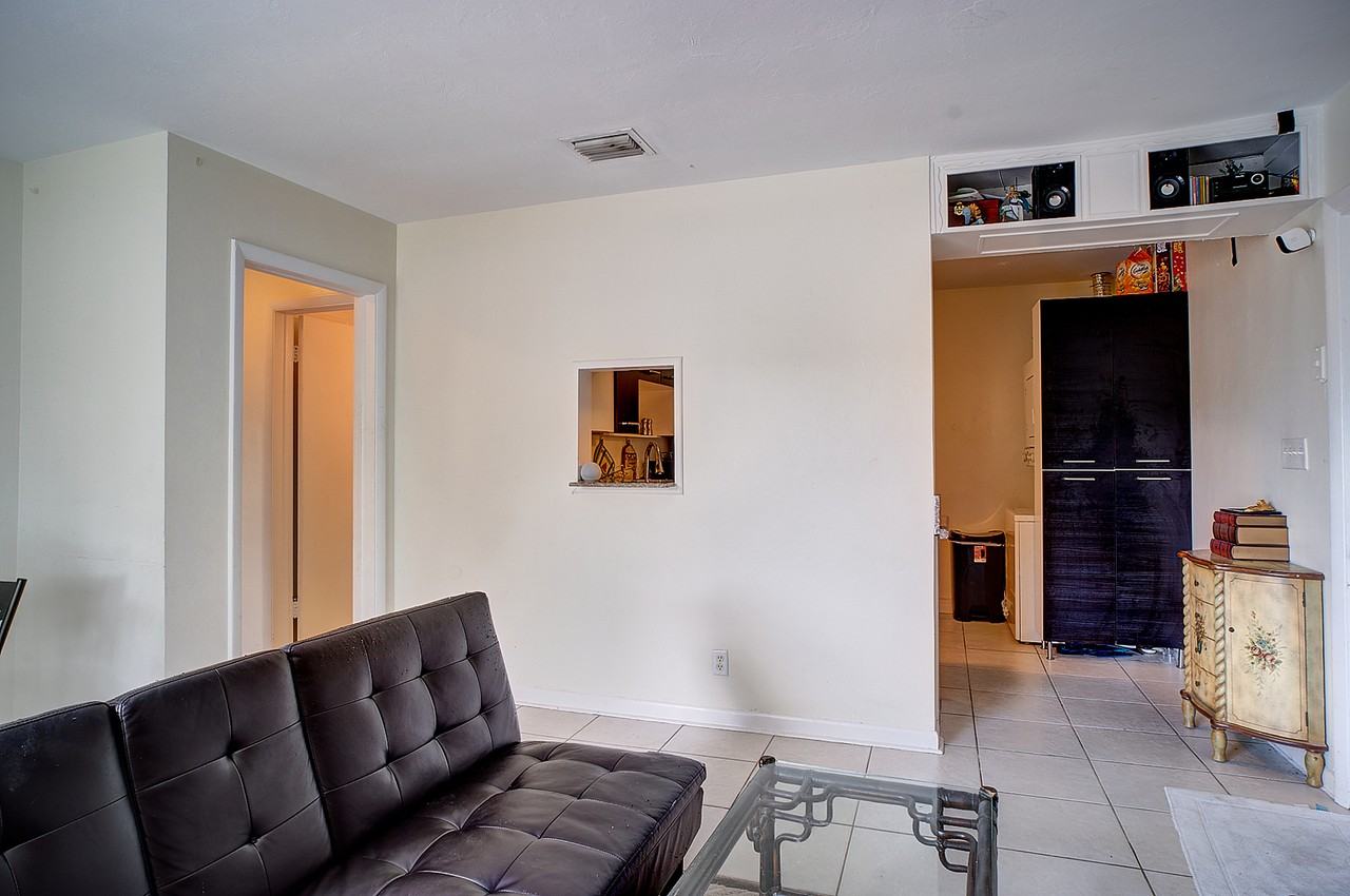 3860 Northeast 23rd Avenue - Photo 5 of 17