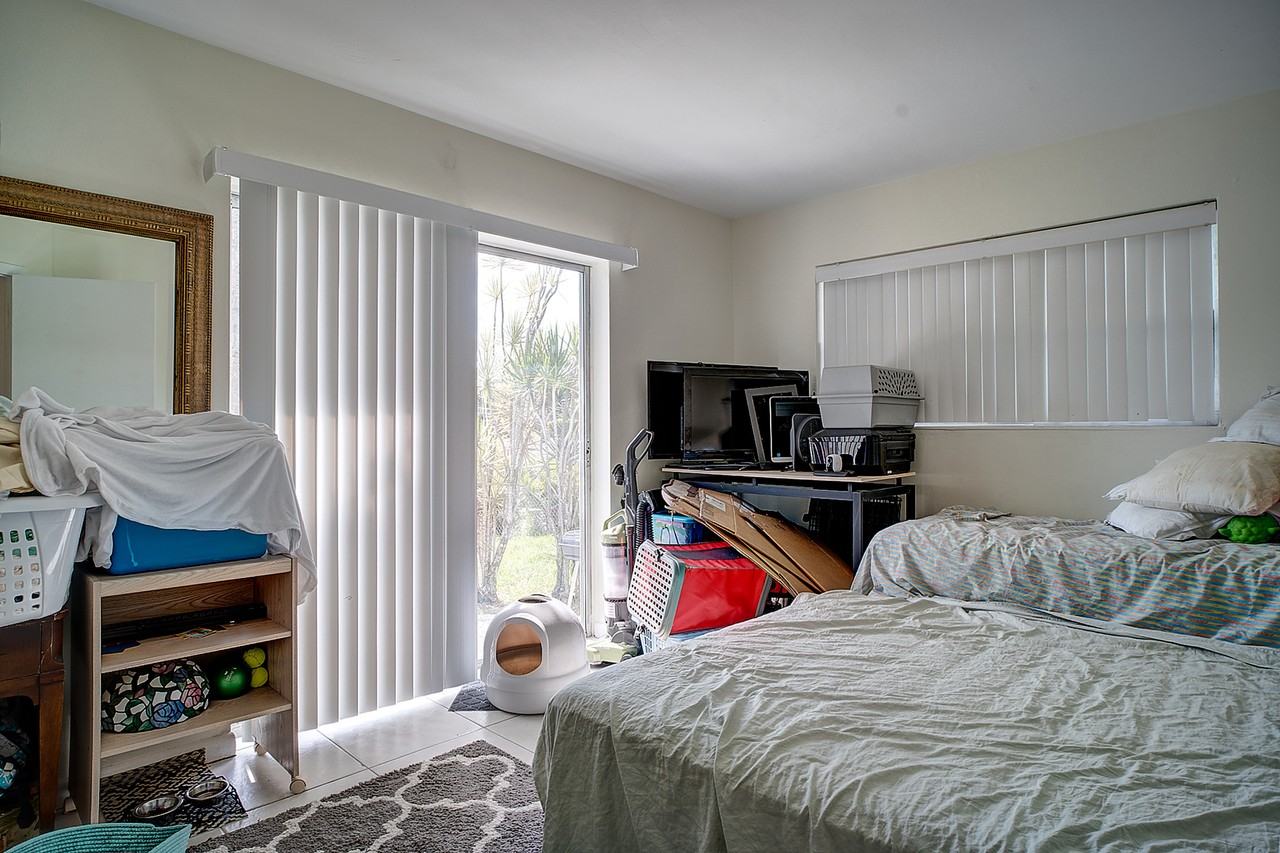 3860 Northeast 23rd Avenue - Photo 6 of 17