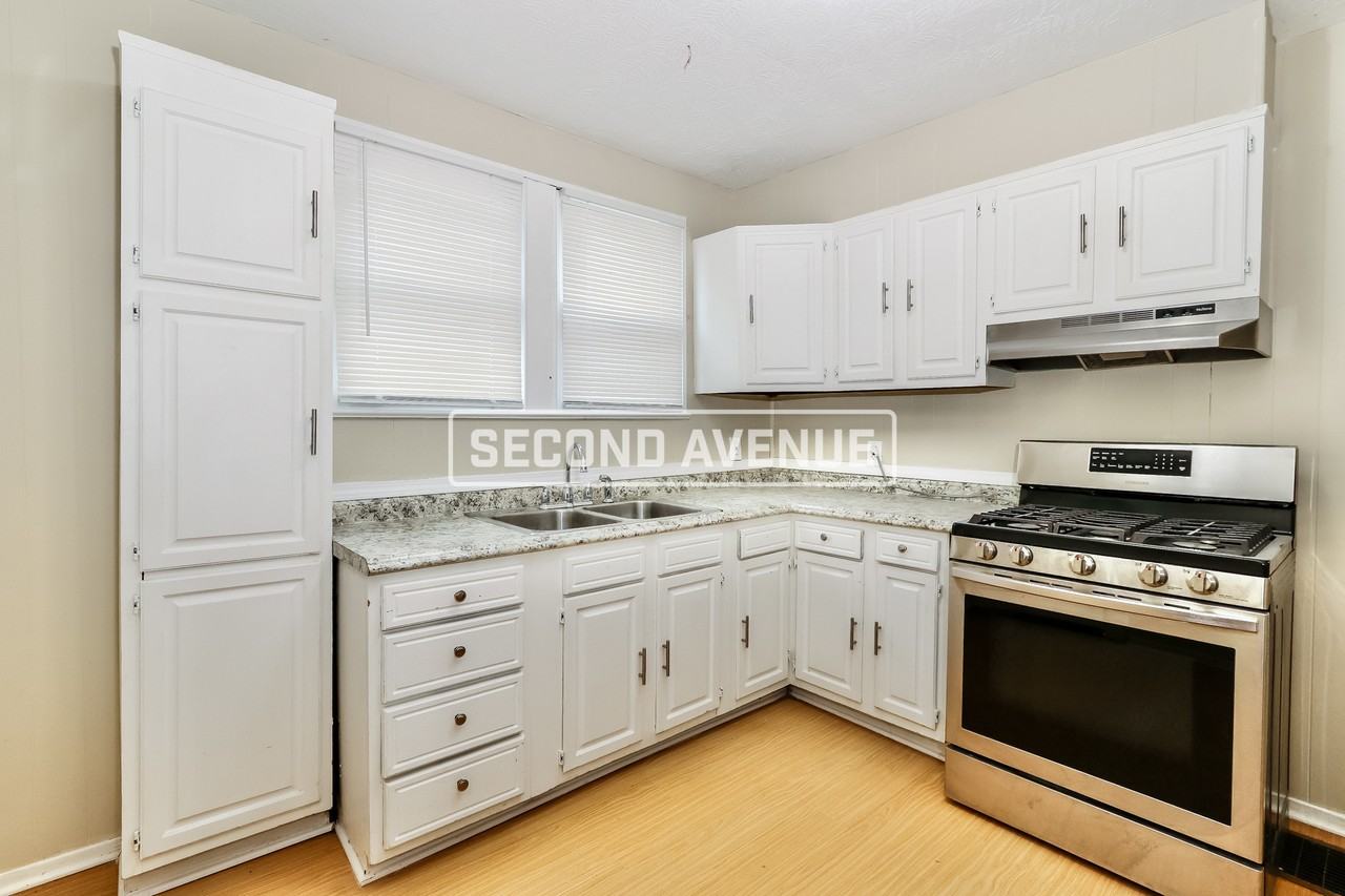 833 S 38th St - Photo 2 of 19