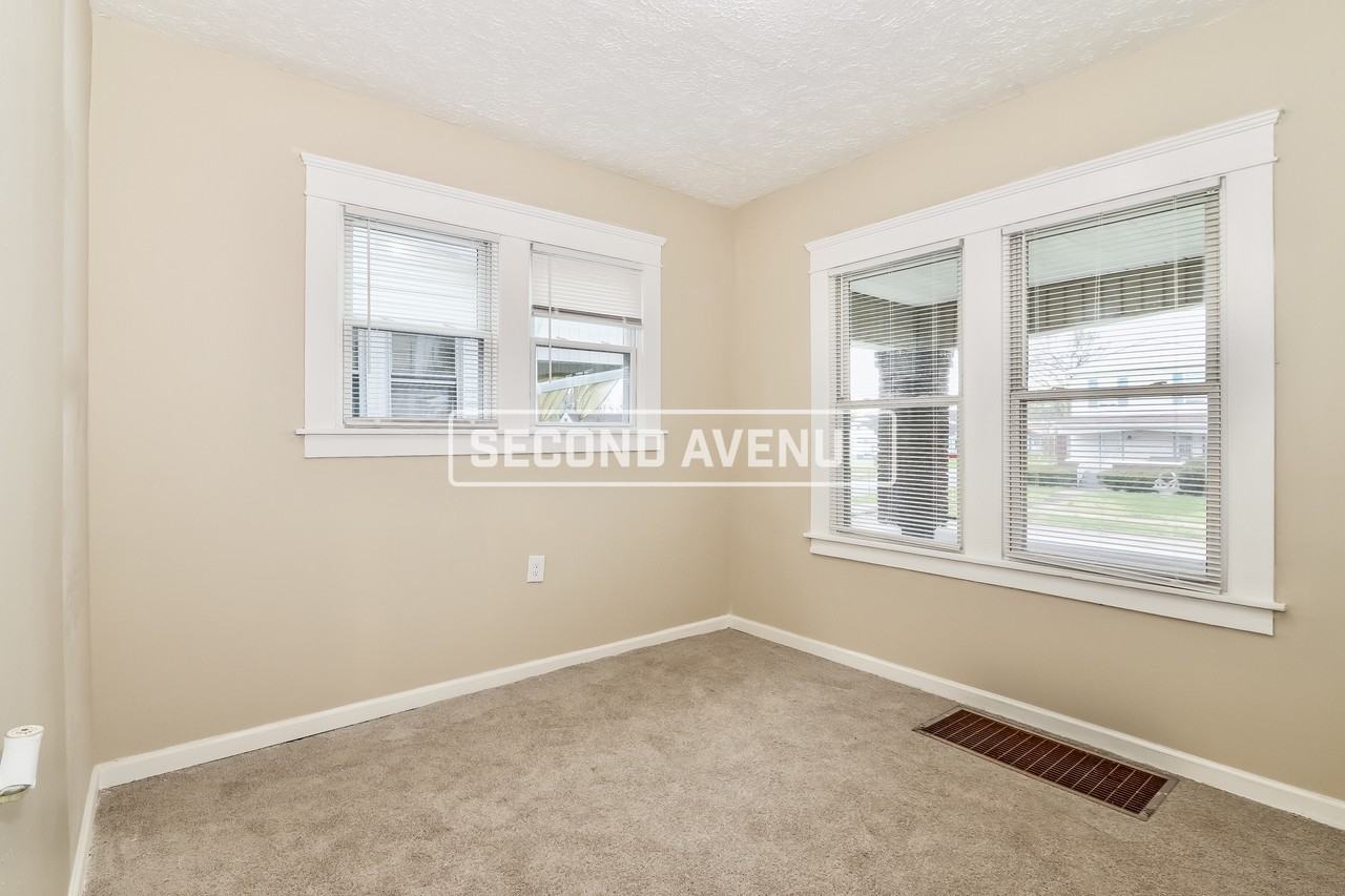 833 S 38th St - Photo 5 of 19