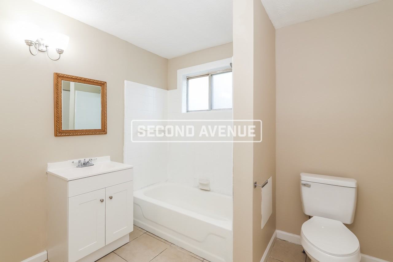 833 S 38th St - Photo 7 of 19