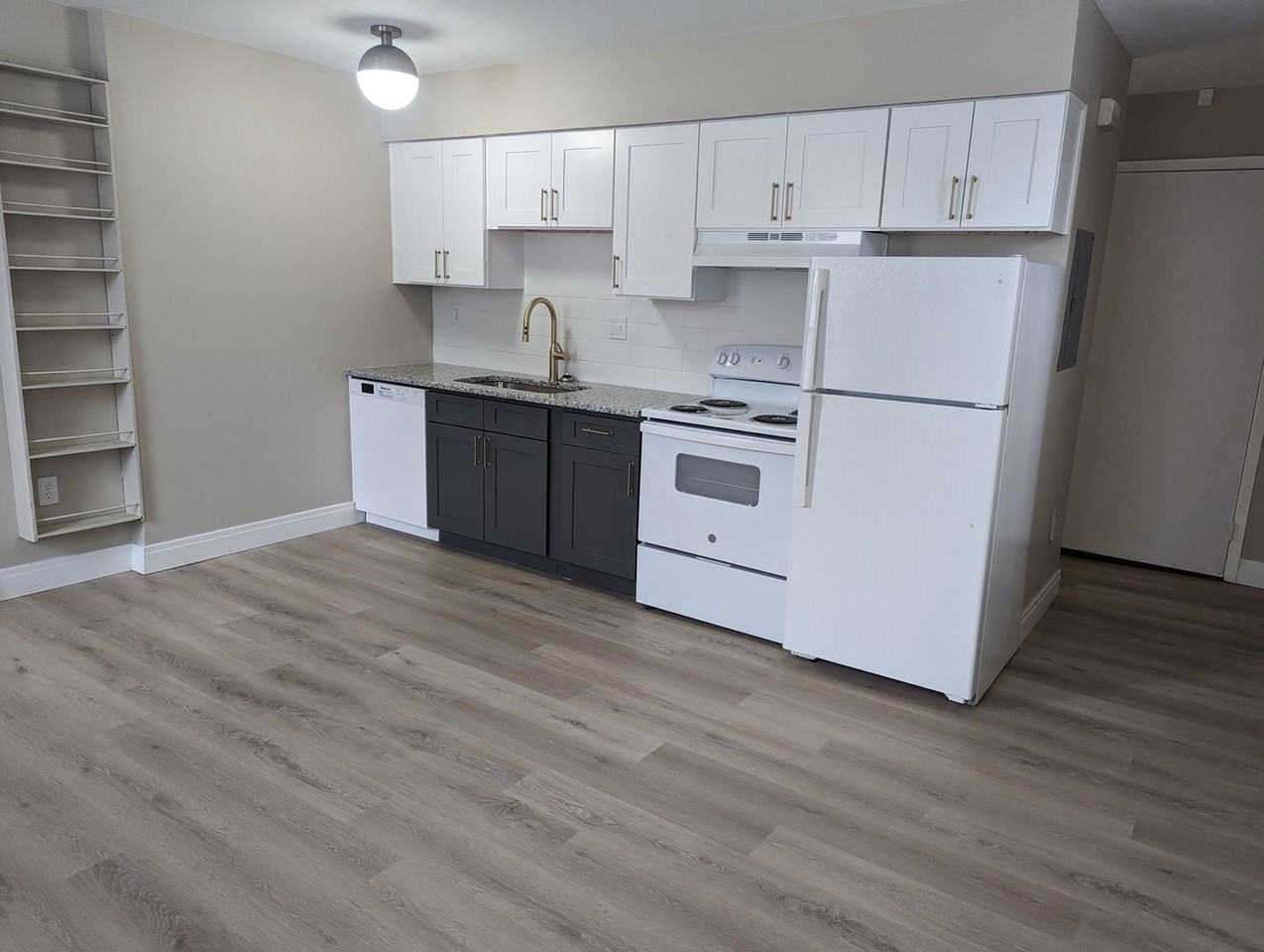 St. James of Eden Park Apartments - Photo 2 of 6