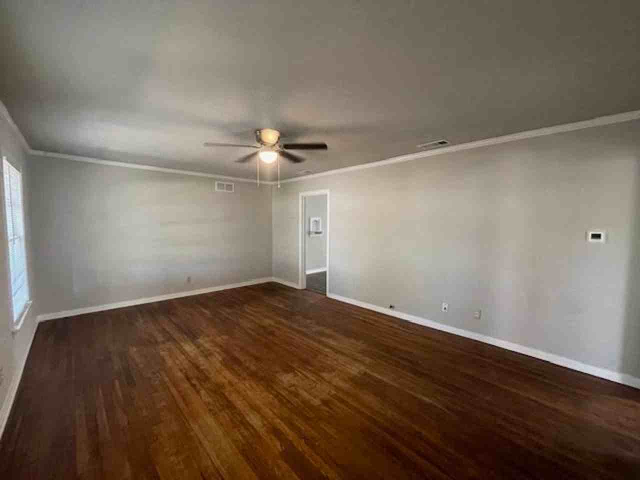 1105 Fisher Street - Photo 3 of 20