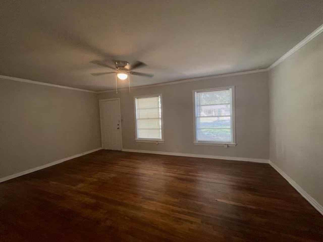 1105 Fisher Street - Photo 4 of 20