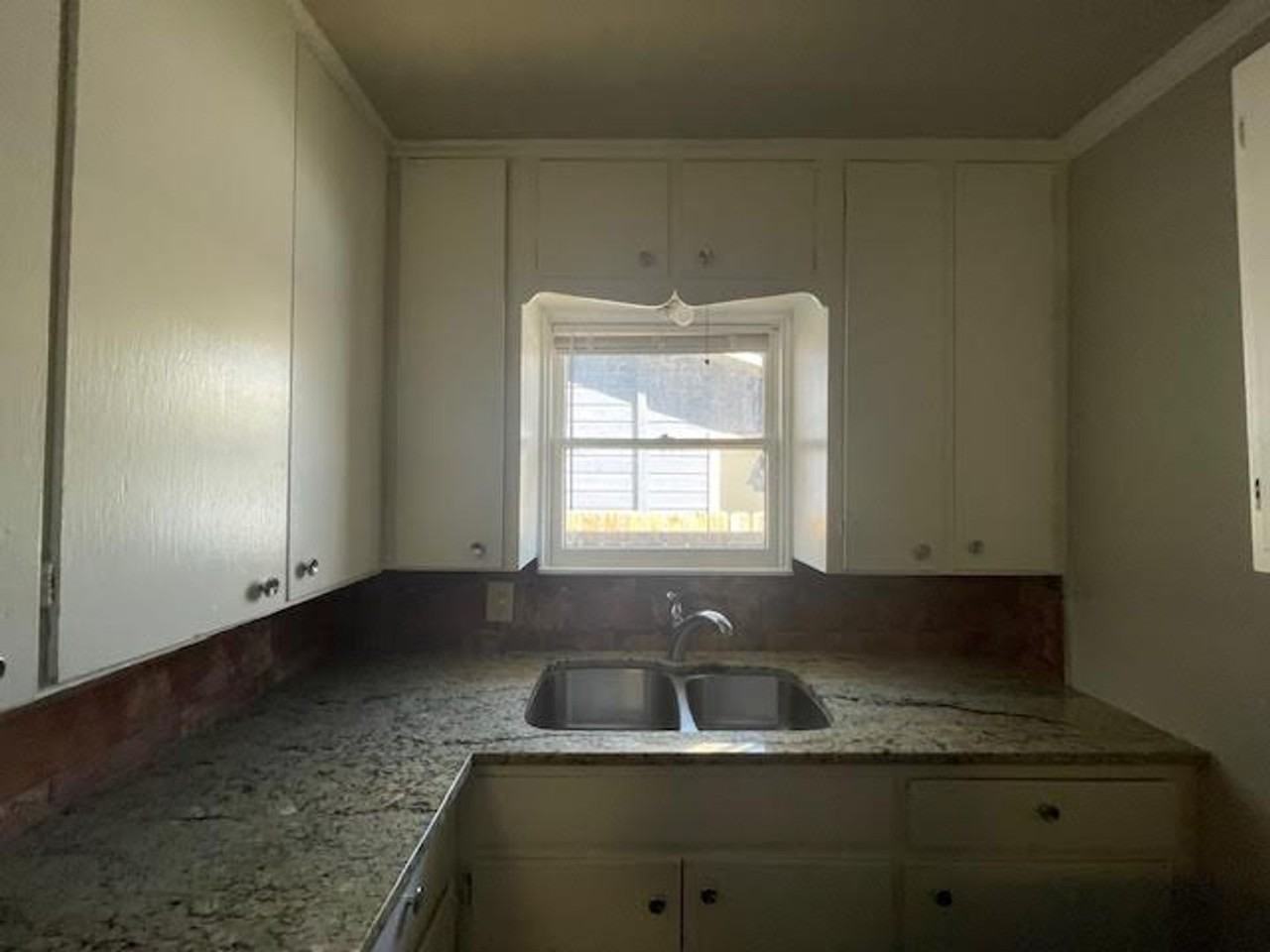 1105 Fisher Street - Photo 7 of 20