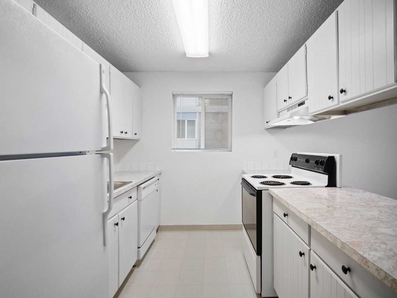 8919 E Liberty Ave - Photo 3 of 24