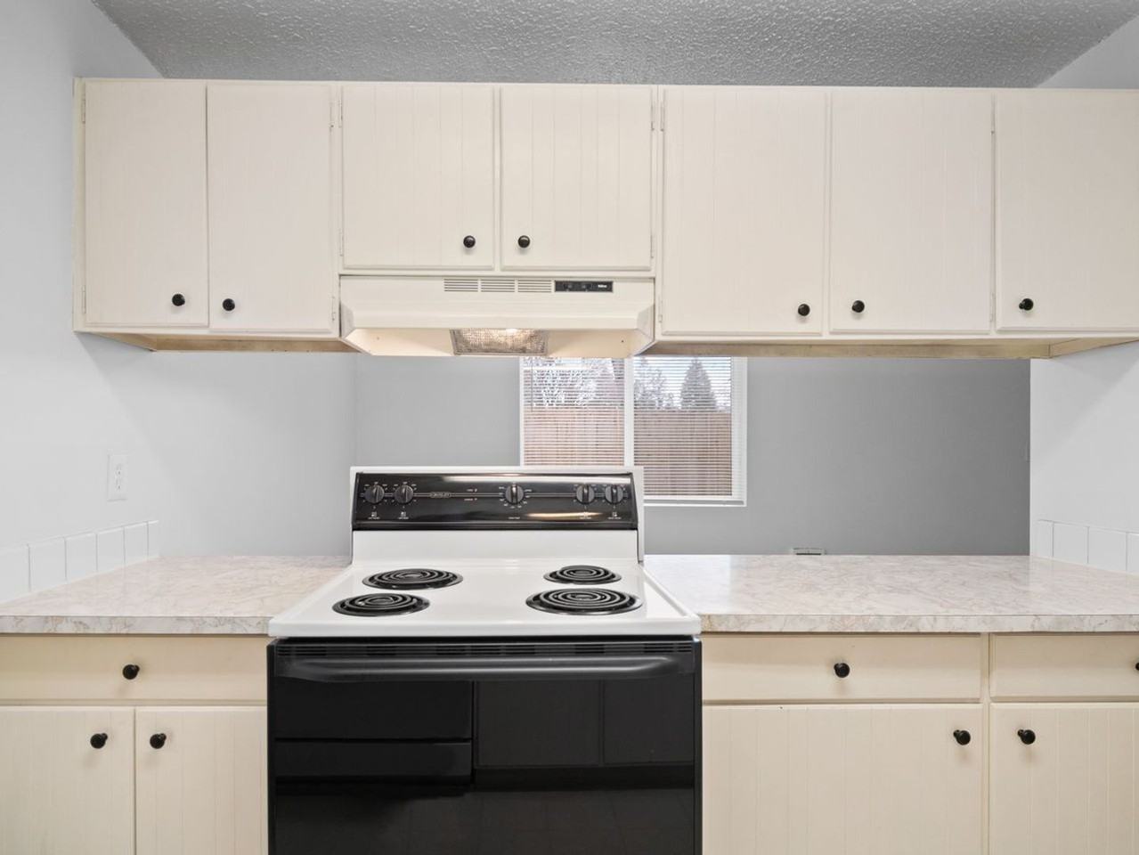 8919 E Liberty Ave - Photo 2 of 24