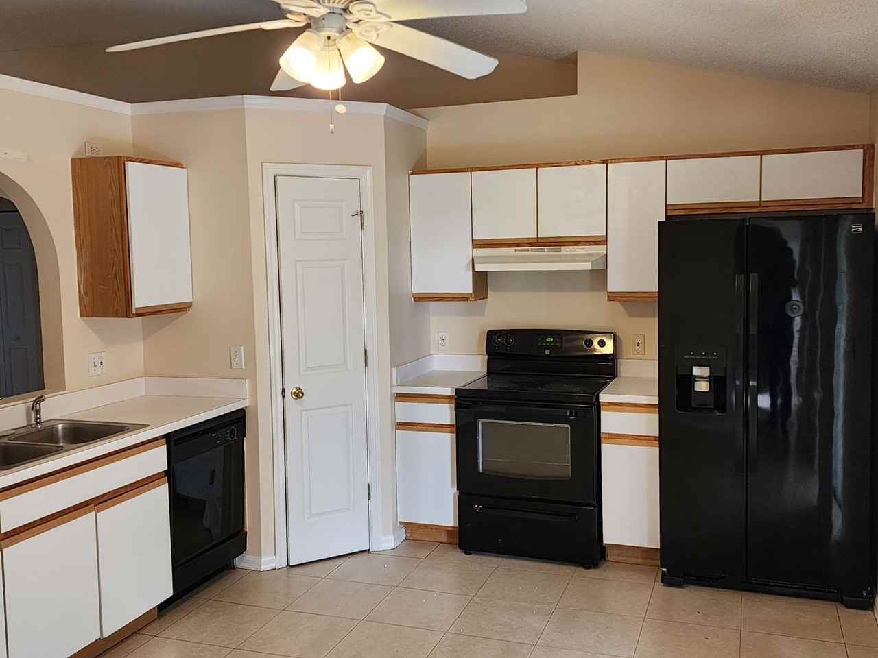 326 Sw Ray Ave - Photo 2 of 13