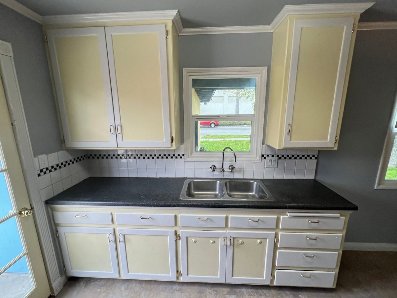 460 S Alpine Rd - Photo 4 of 17