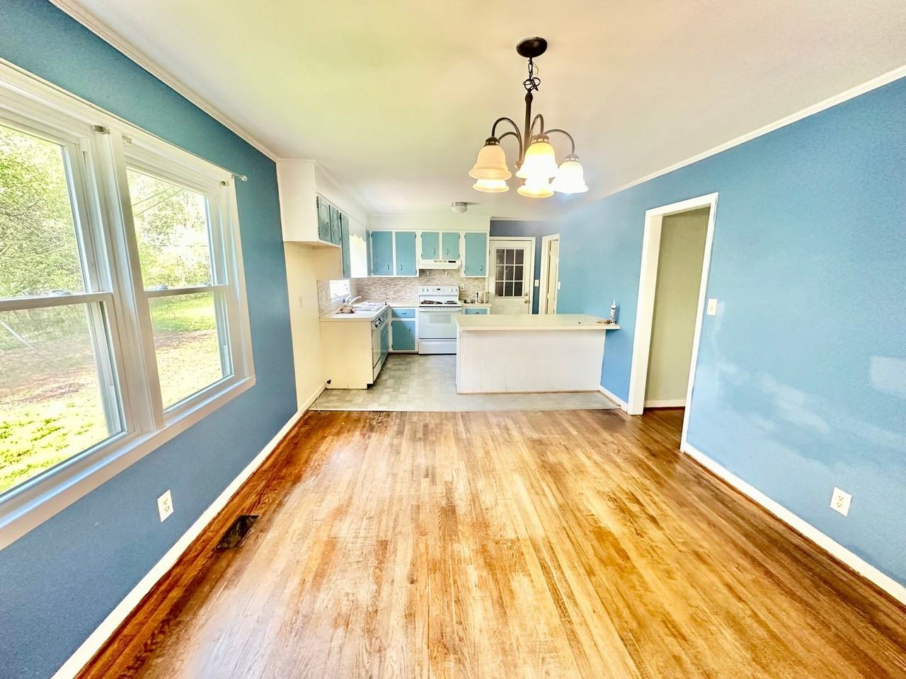 529 Rabun Cir - Photo 3 of 9