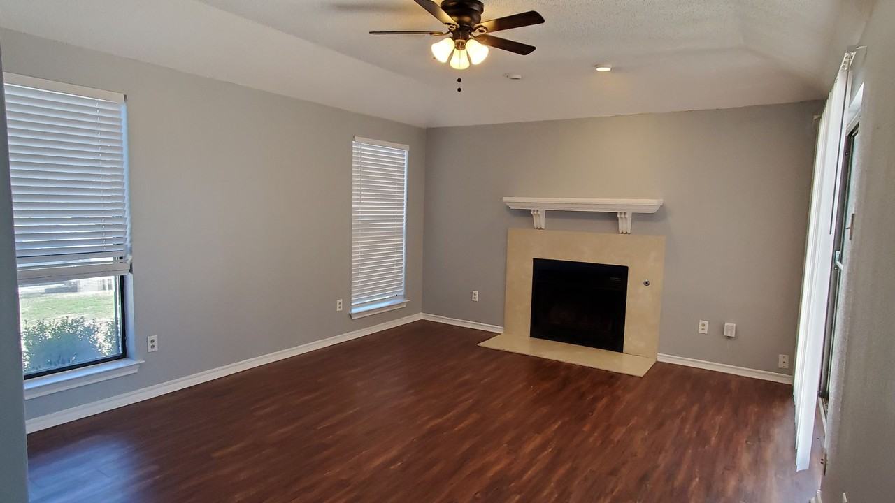 13307 Daystrom Ct - Photo 2 of 23