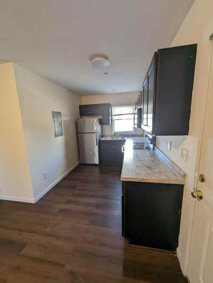 213 Green St - Photo 2 of 10