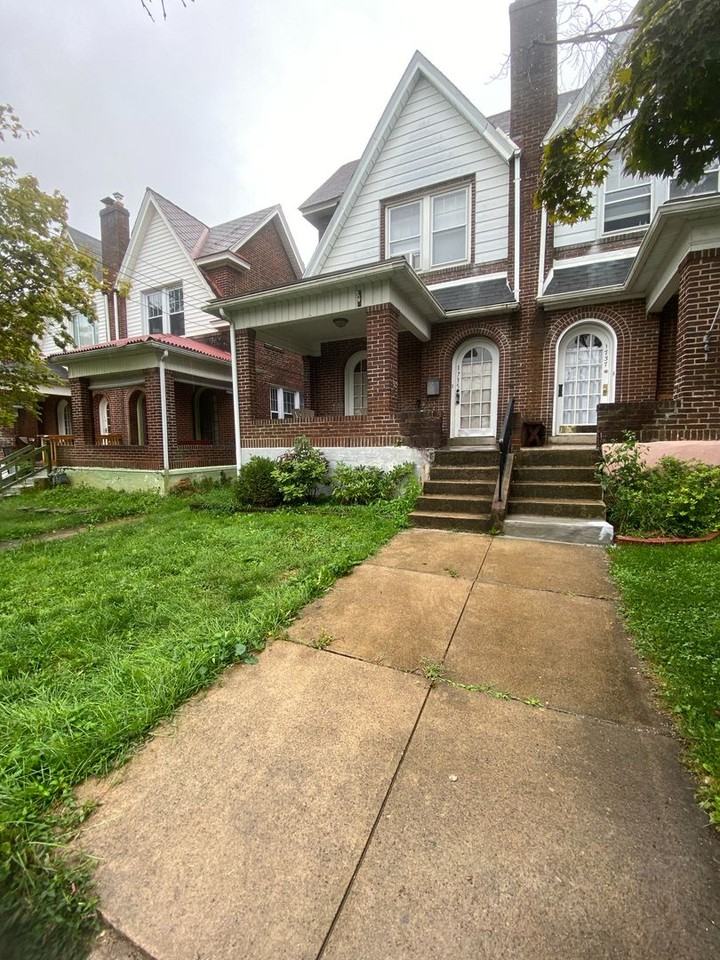 1735 W North St - Photo 2 of 11