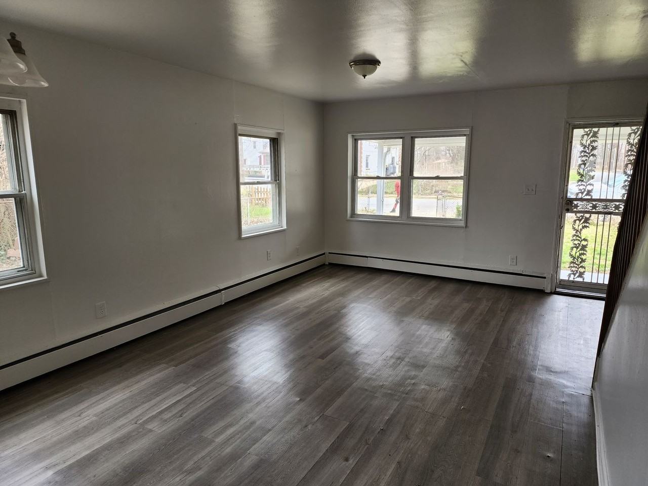 195 Ryan Ave - Photo 2 of 15