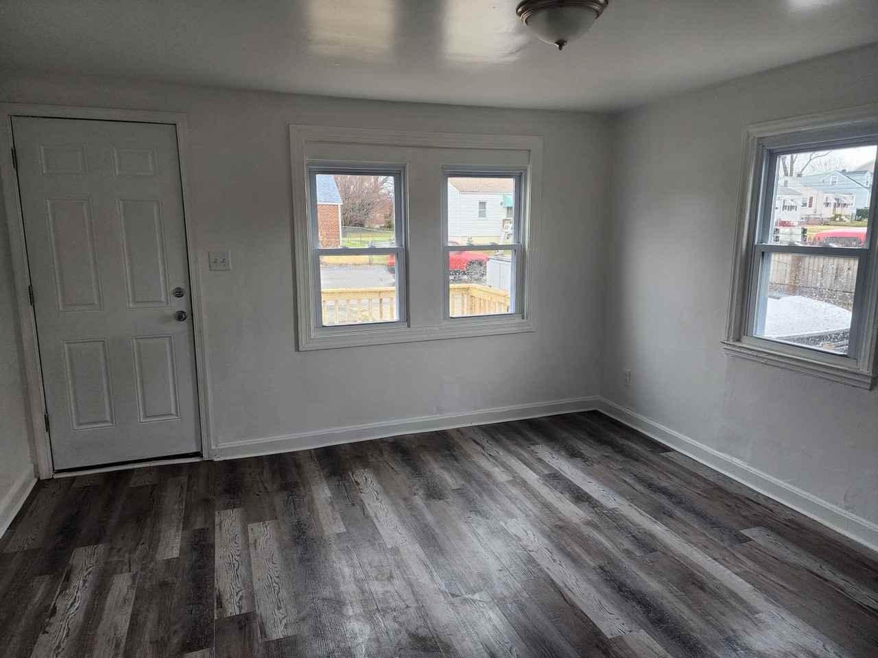 208 Hillview Ave - Photo 3 of 13