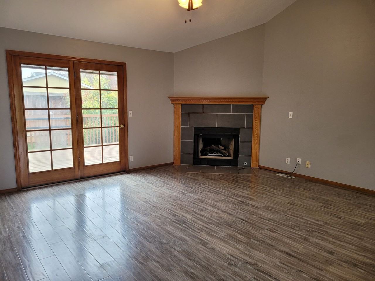 1676 Kings North St - Photo 3 of 10